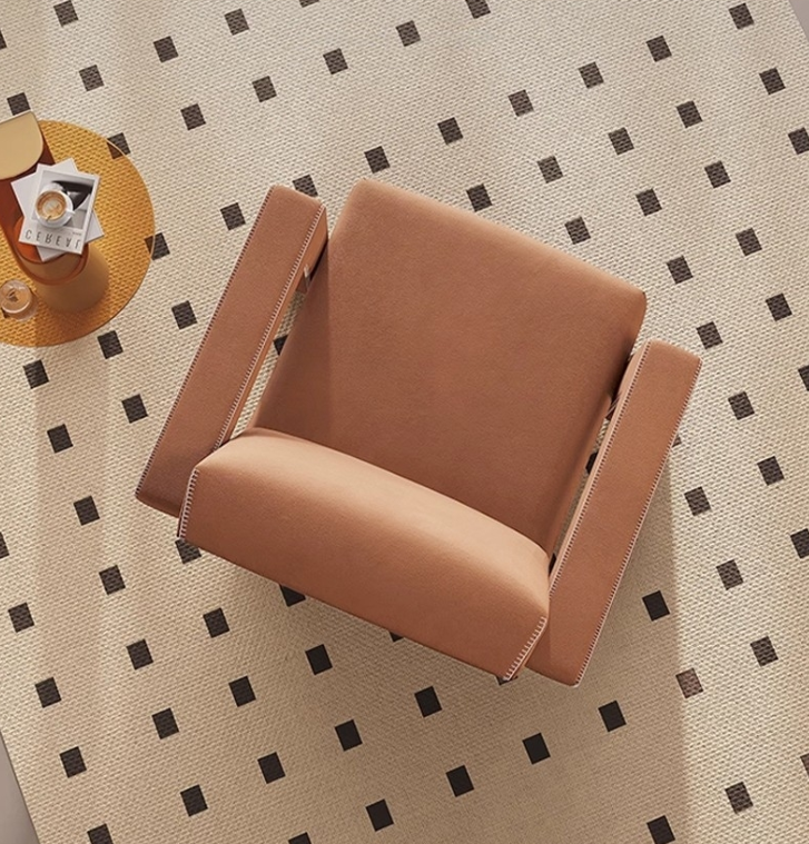 Give a 'foothold' for alone time: a simple single sofa, making the space more warm