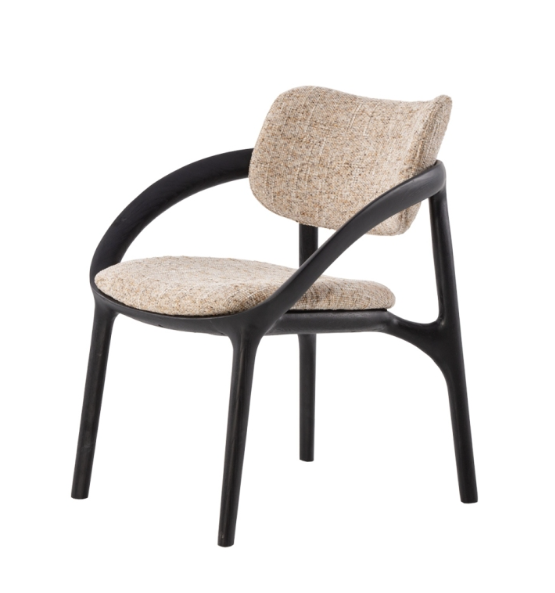 Embrace of curved armrests: a dining chair that combines comfort and aesthetics