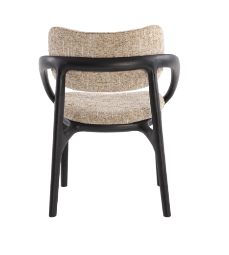 Embrace of curved armrests: a dining chair that combines comfort and aesthetics