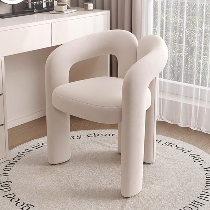 Embracing the beige velvet: a sense of luxury within the lines