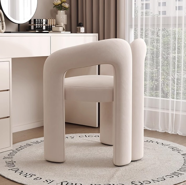Embracing the beige velvet: a sense of luxury within the lines