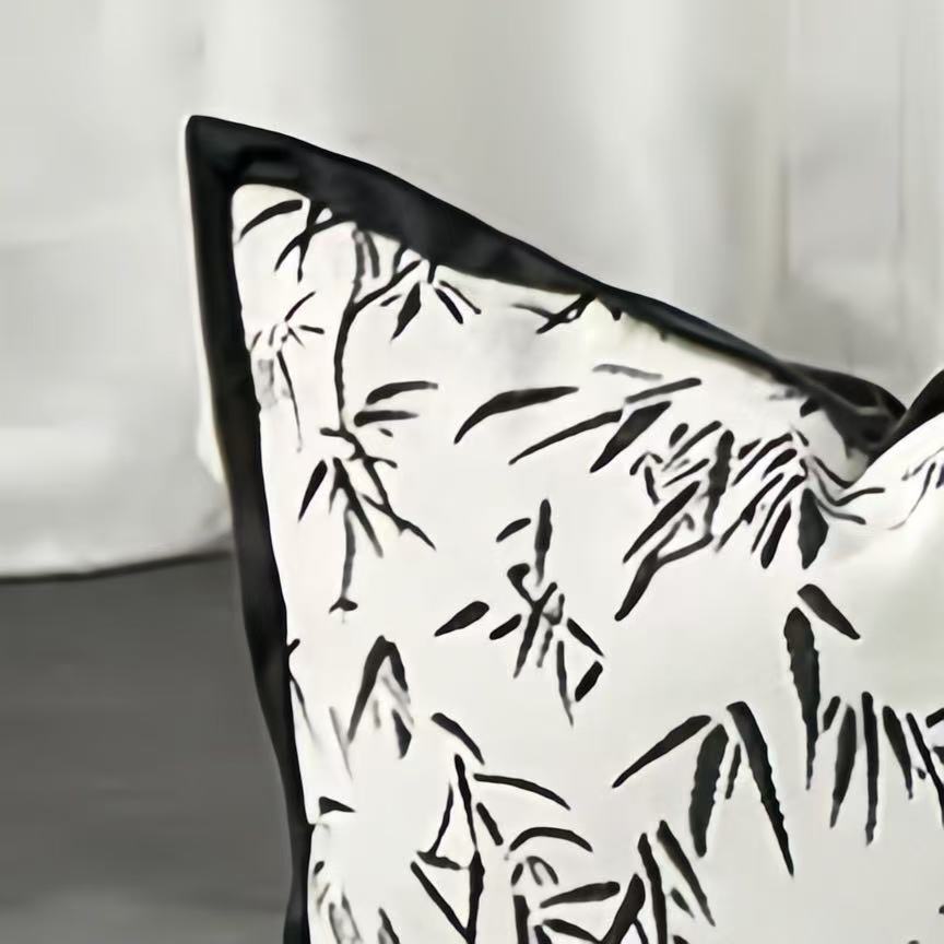 The collision between natural patterns and geometric lines