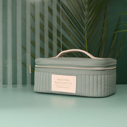 CBR206 handled structured toiletry case
