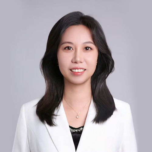 Senior manager at cosmetic bag manufacturing