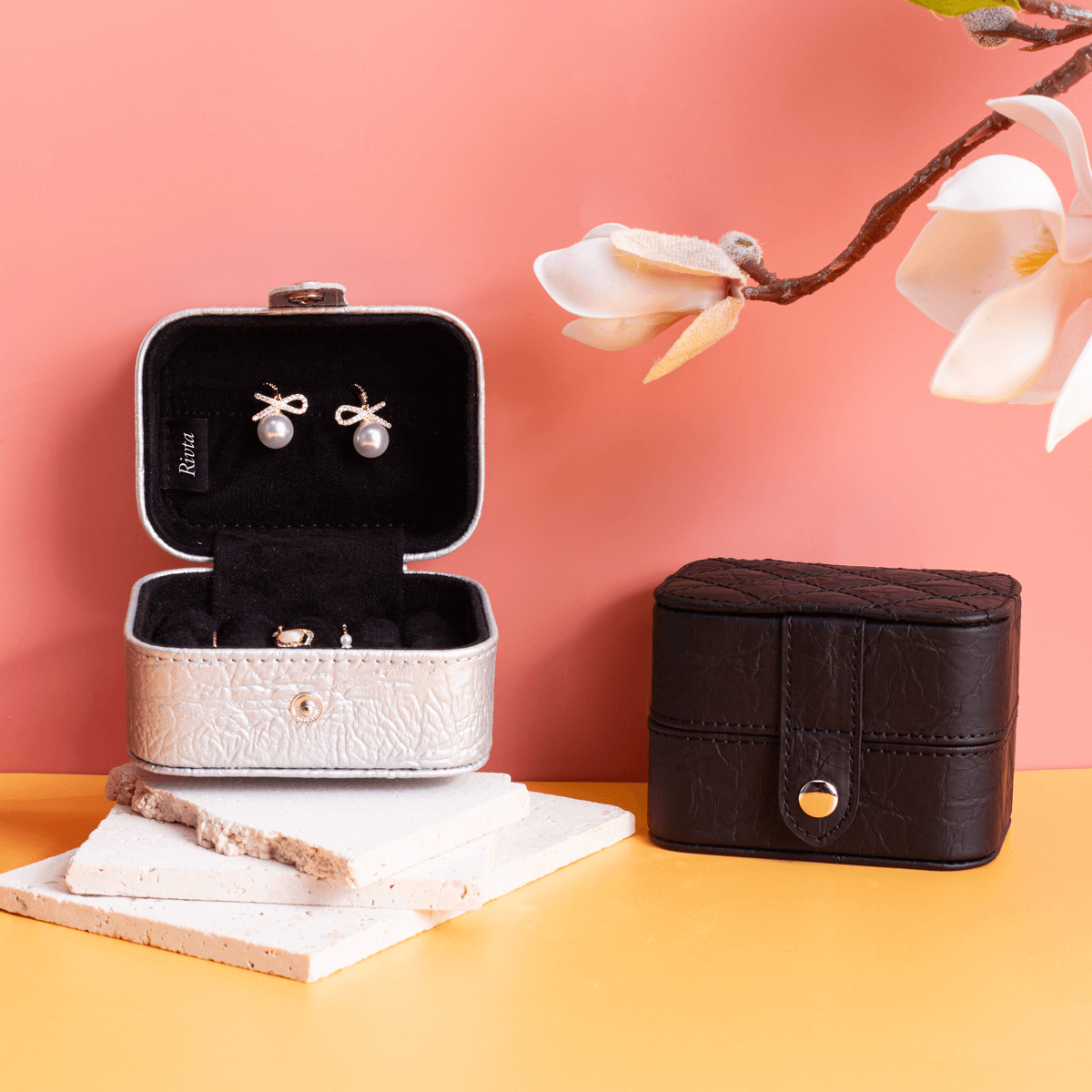 CustomPineappleLeatherJewelryCases