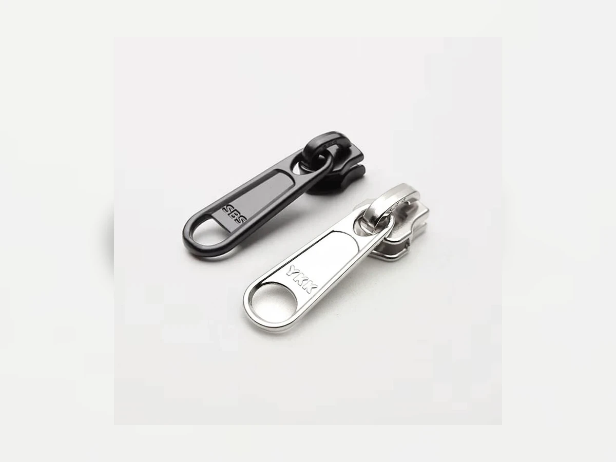 Zipper and hardware sample check for custom cosmetic bags