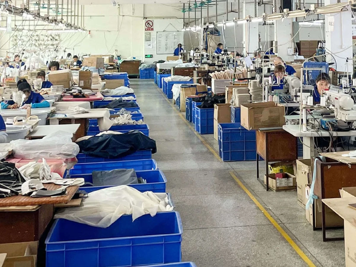 Rivta cosmetic bag factory production line for nylon cosmetic bag manufacturing
