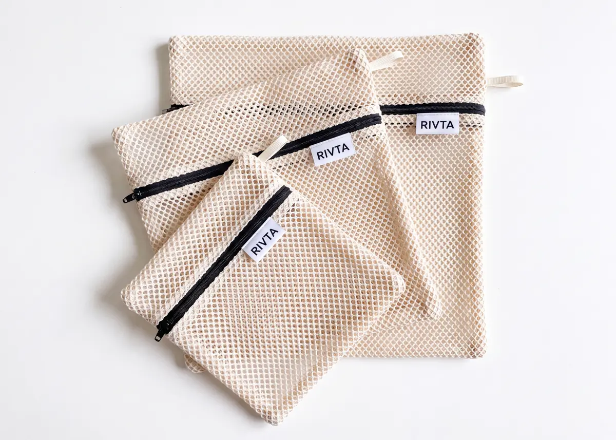 Lightweight mesh structure reference for garment-care accessory development