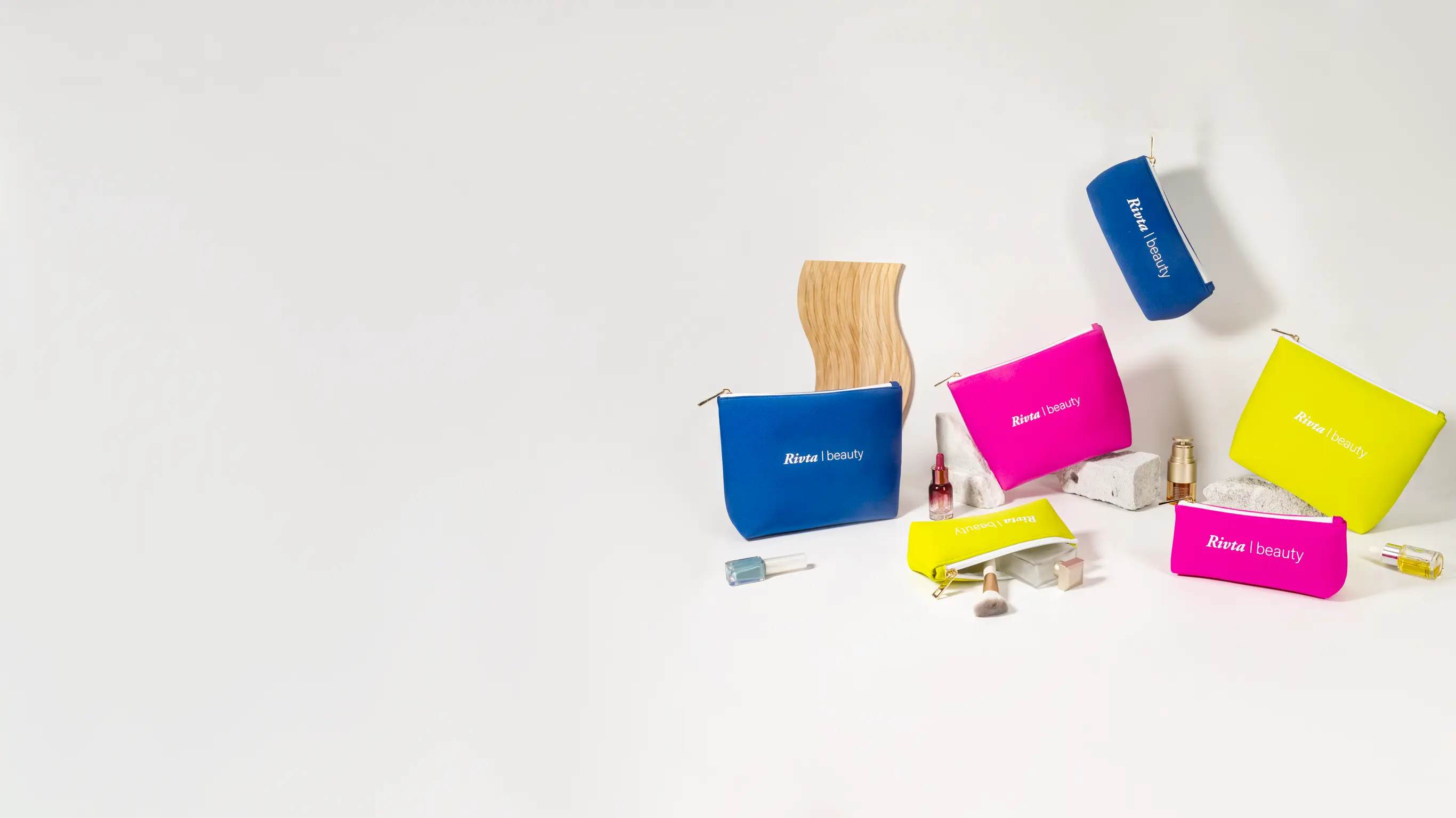 Custom neoprene cosmetic bags for beauty and wellness brands