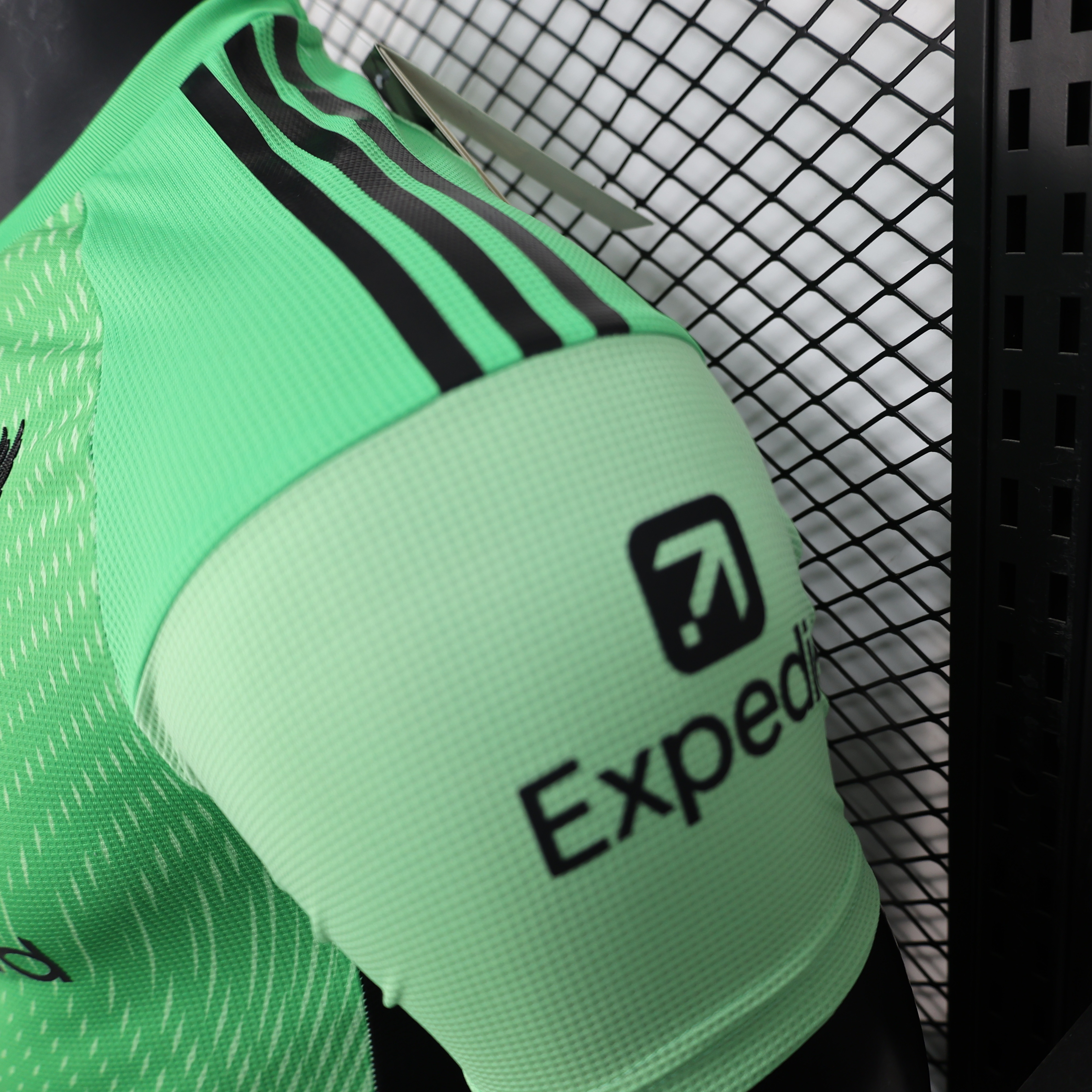 25-26 Liverpool Goalkeeper Green Soccer Jersey Player Version