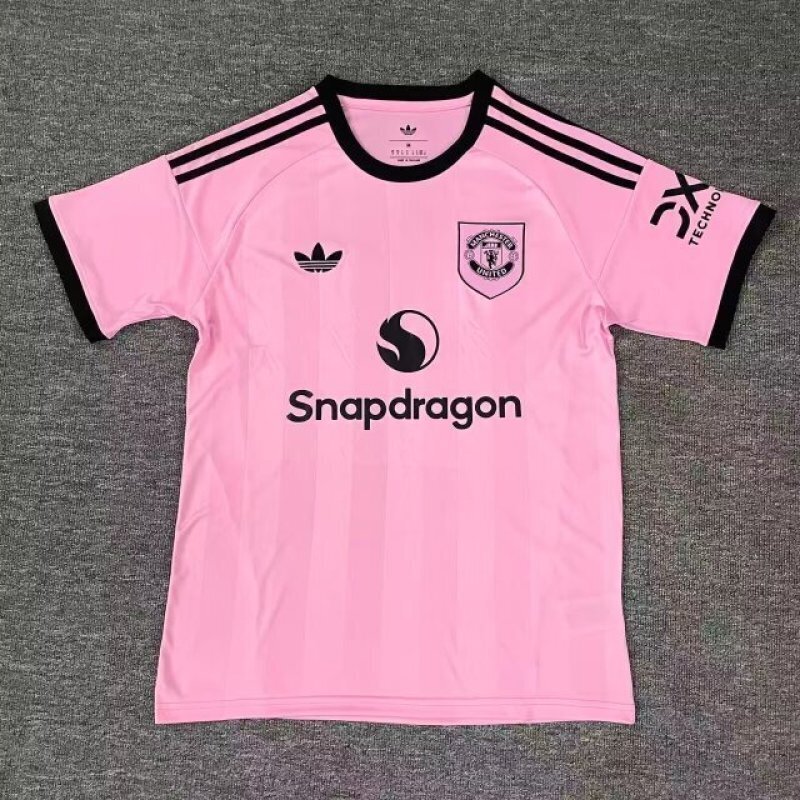 25-26 Manchester United Goalkeeper Soccer Jersey Pink