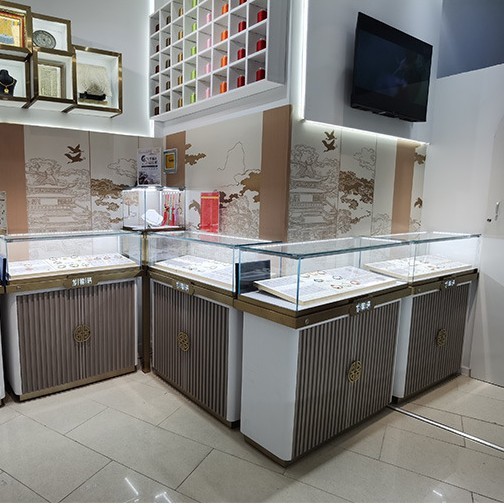 Jewelry display case