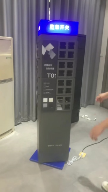 Rotating display cabinet