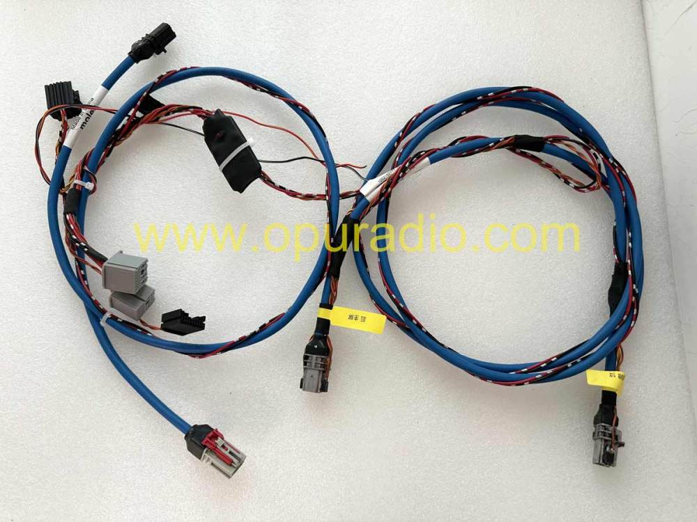 alt="Wiring harness of rear‑seat‑entertainment tester"