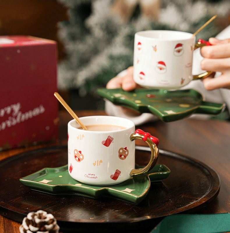 Wholesale Christmas Gift Ceramic Coffee Cup With Gold Handle Creative Cartoon Cute Christmas Mugs With Gift Box