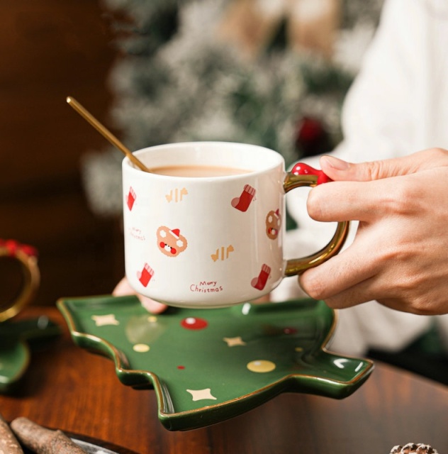 Wholesale Christmas Gift Ceramic Coffee Cup With Gold Handle Creative Cartoon Cute Christmas Mugs With Gift Box