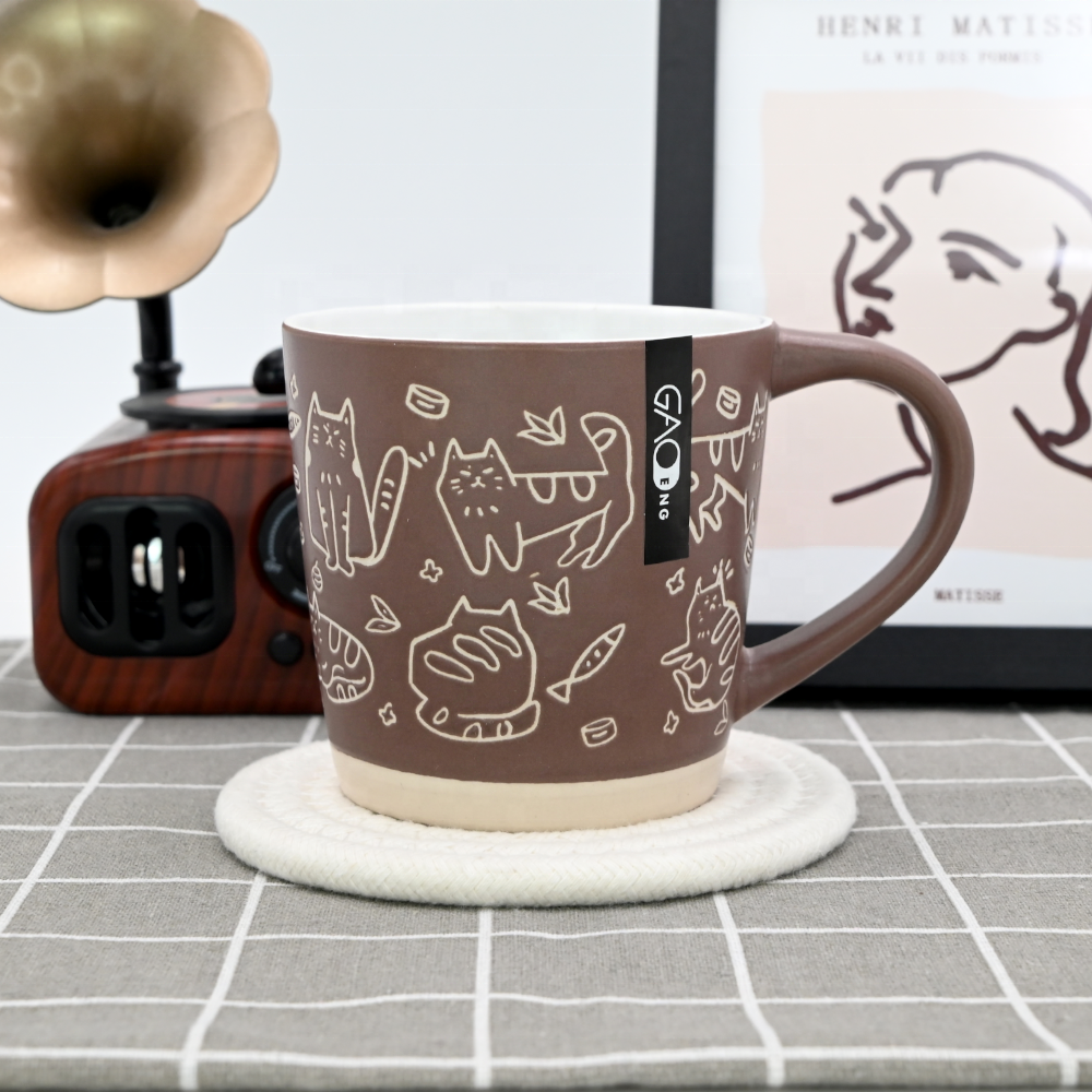 Wholesale 11oz Brown White Color Glazed Mug with Cat Design  Cartoon Coffee Cup