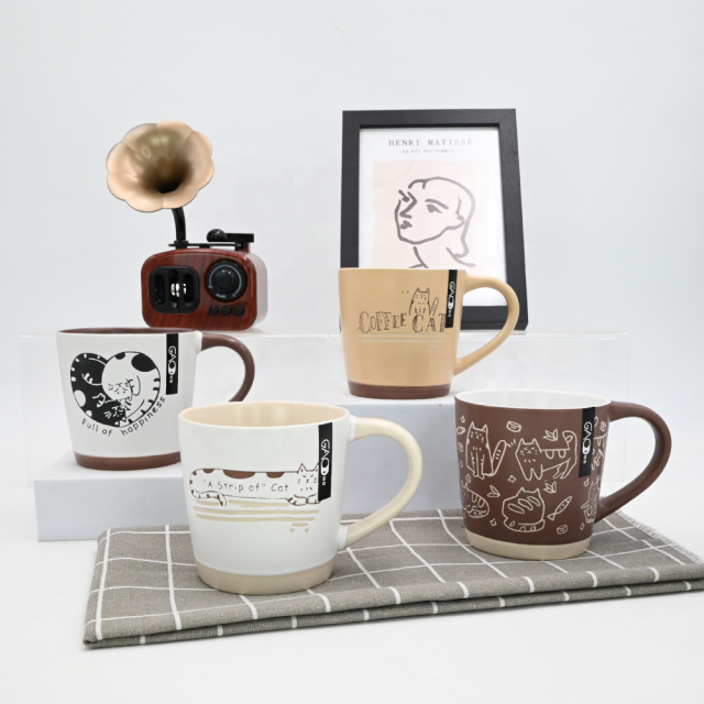 Wholesale 11oz Brown White Color Glazed Mug with Cat Design  Cartoon Coffee Cup