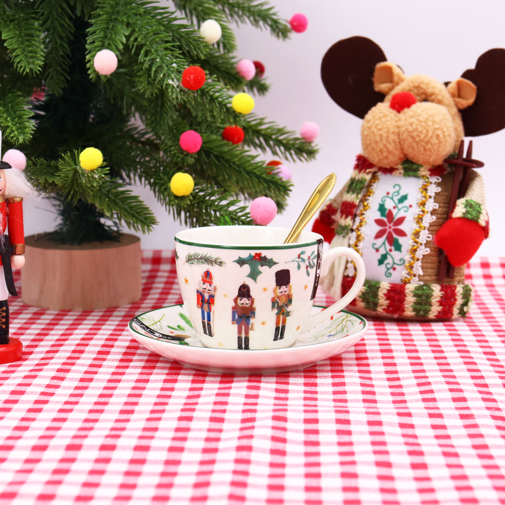 Wholesale High Quality White Ceramic Dinnerware Set  Custom Christmas Design Dinnerware