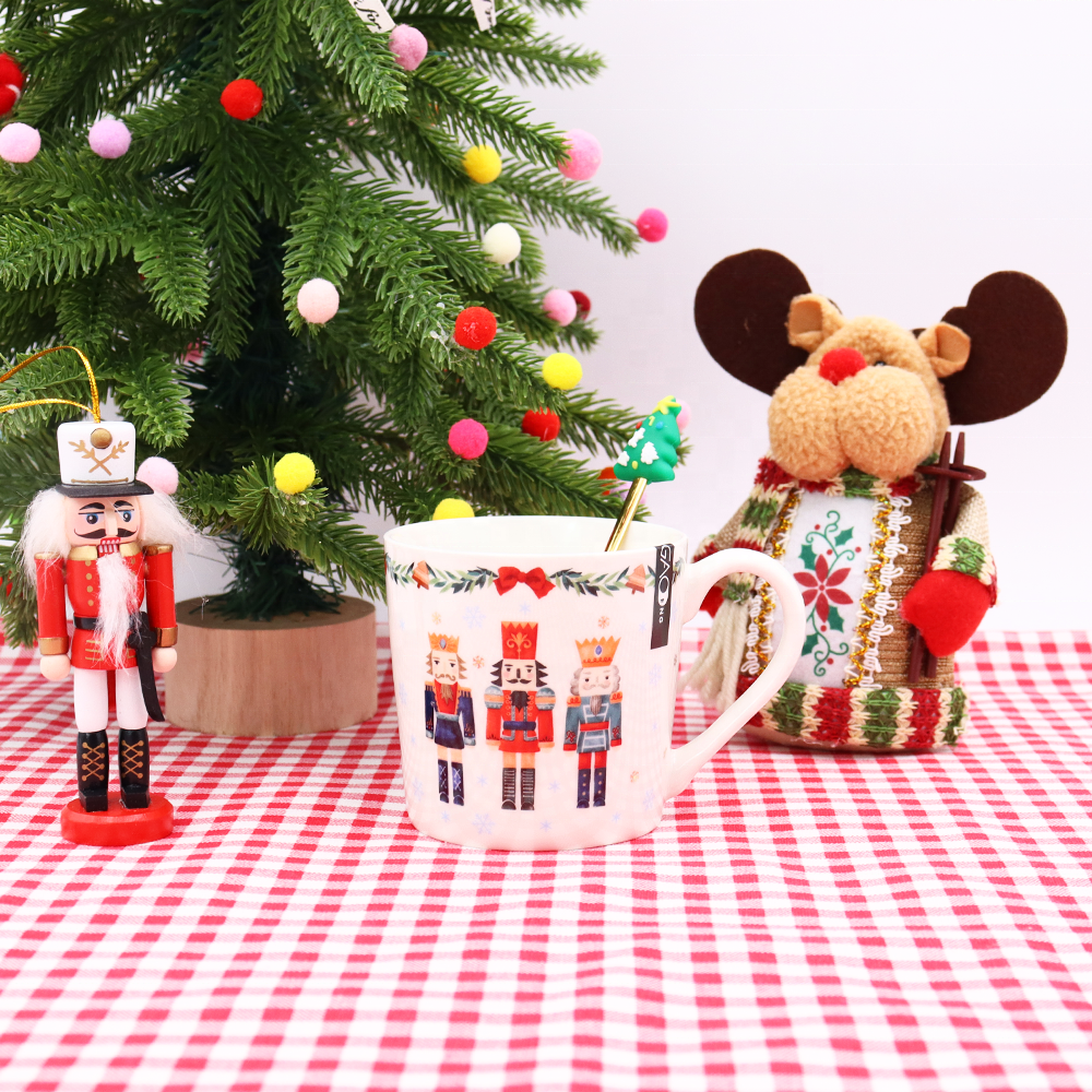 Wholesale High Quality White Ceramic Dinnerware Set  Custom Christmas Design Dinnerware