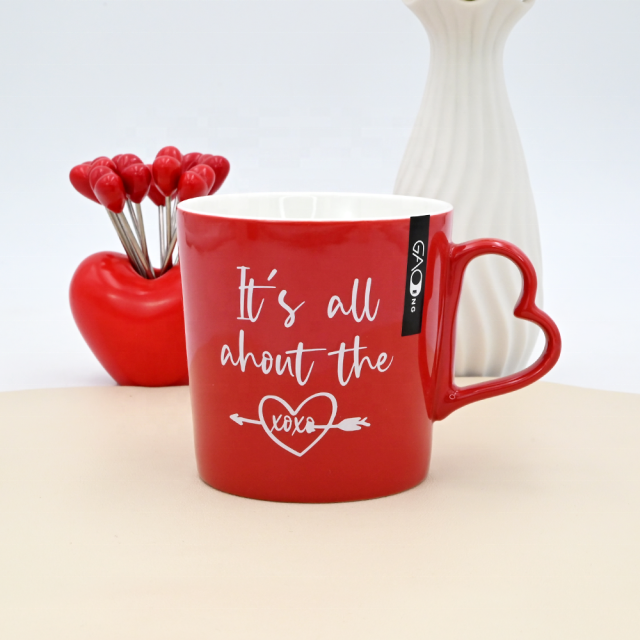 Wholesale New Valentine's Day Gift Mug Red Color Ceramic Cup With Heart Shaped Handle Couple Ceramic Mug