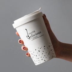 New Arrivals of Popular Ceramic Travel Mug with Silicone Cover Black and White Ceramic Mug with Lid