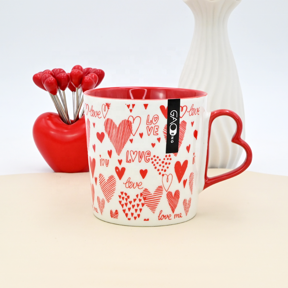 Wholesale New Valentine's Day Gift Mug Red Color Ceramic Cup With Heart Shaped Handle Couple Ceramic Mug