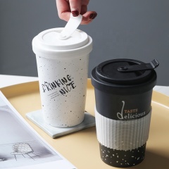 New Arrivals of Popular Ceramic Travel Mug with Silicone Cover Black and White Ceramic Mug with Lid