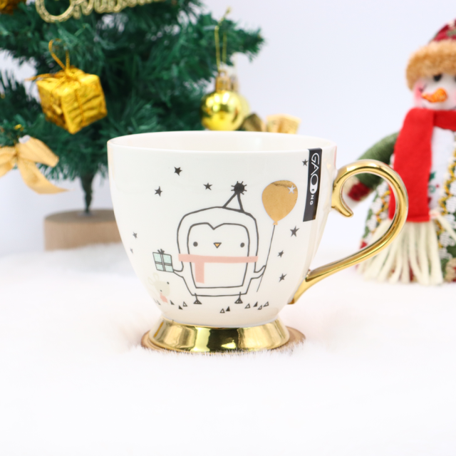Christmas Design Ceramic Coffee Mug With Luxury Gold Handle & Foot,Custom Logo Xmas Gift Mug