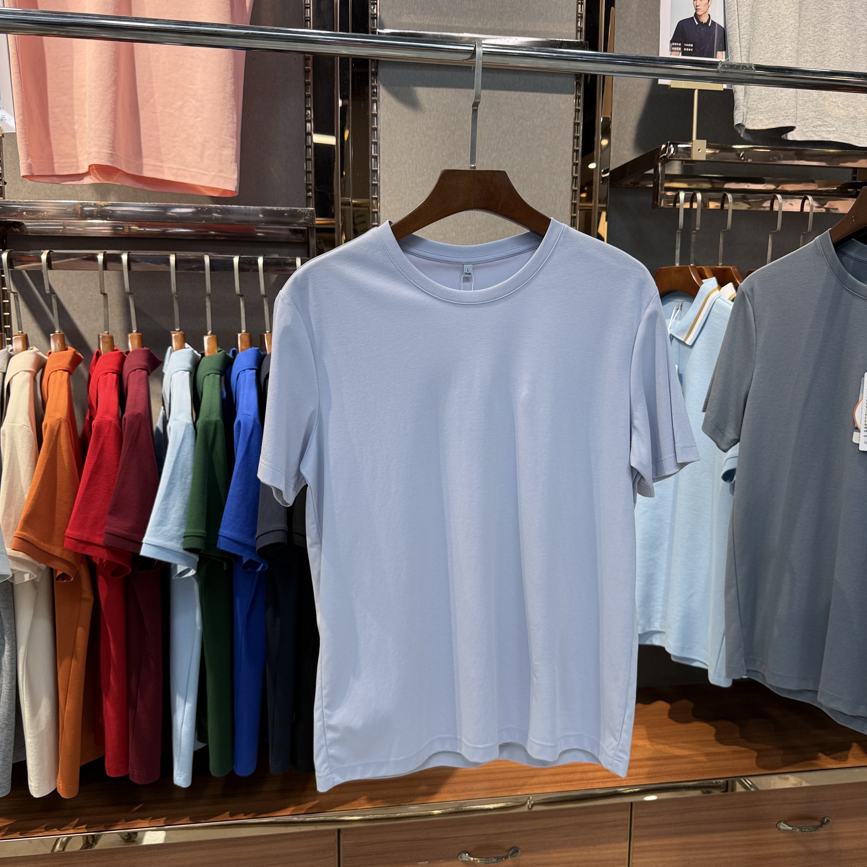 SKS770 61% Pima Cotton  31.1% Polyester 7.9% Spandex T-shirt