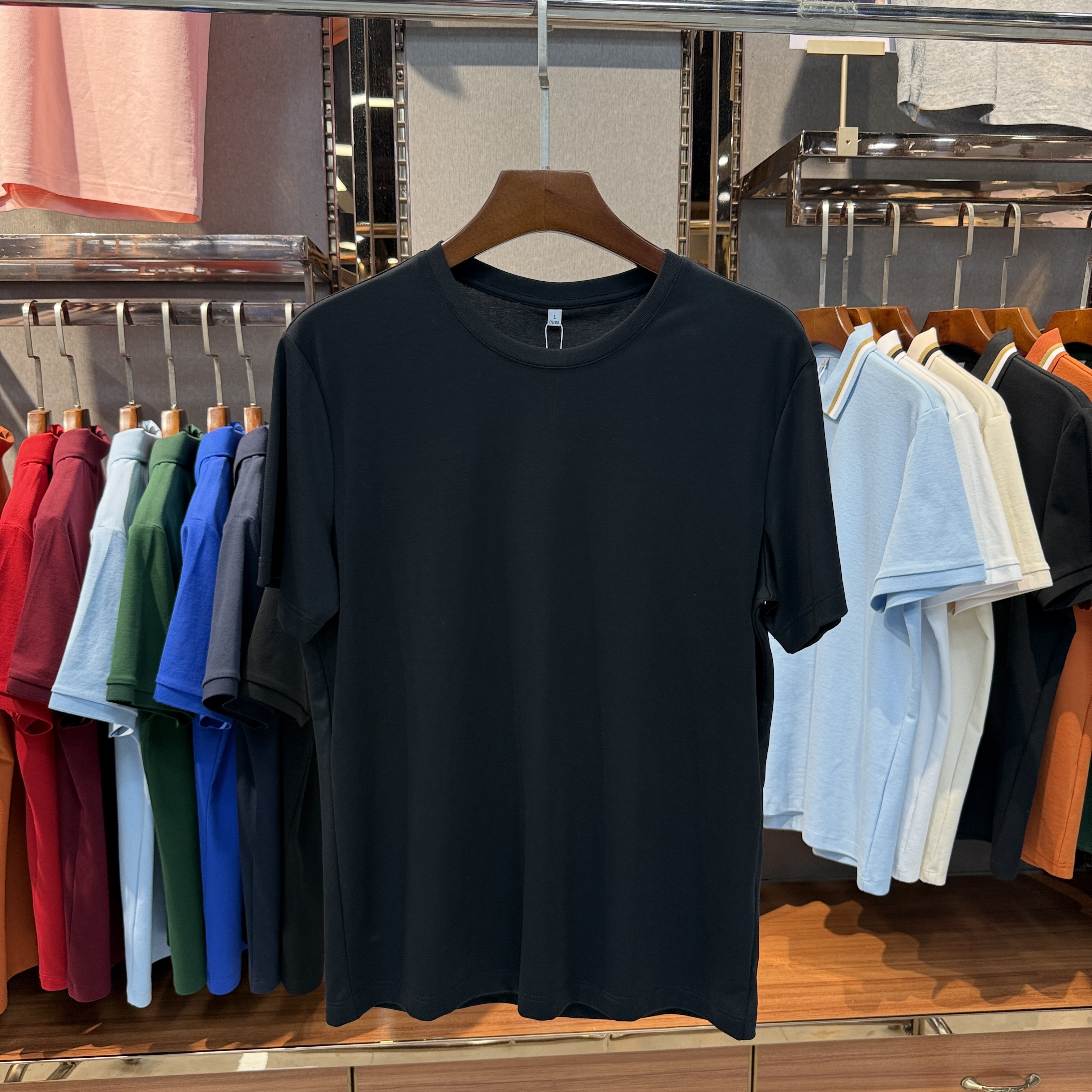 SKS770 61% Pima Cotton  31.1% Polyester 7.9% Spandex T-shirt