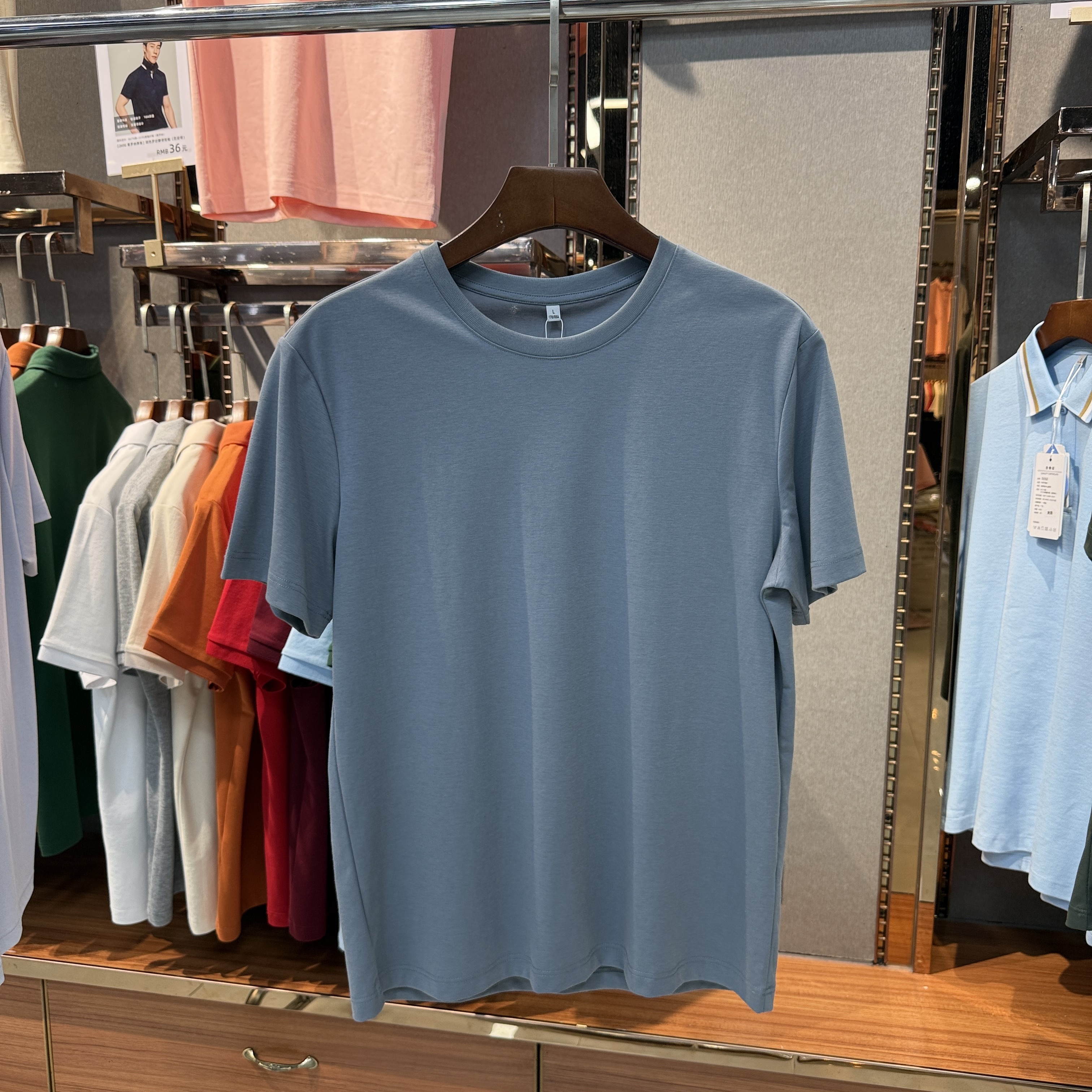 SKS770 61% Pima Cotton  31.1% Polyester 7.9% Spandex T-shirt