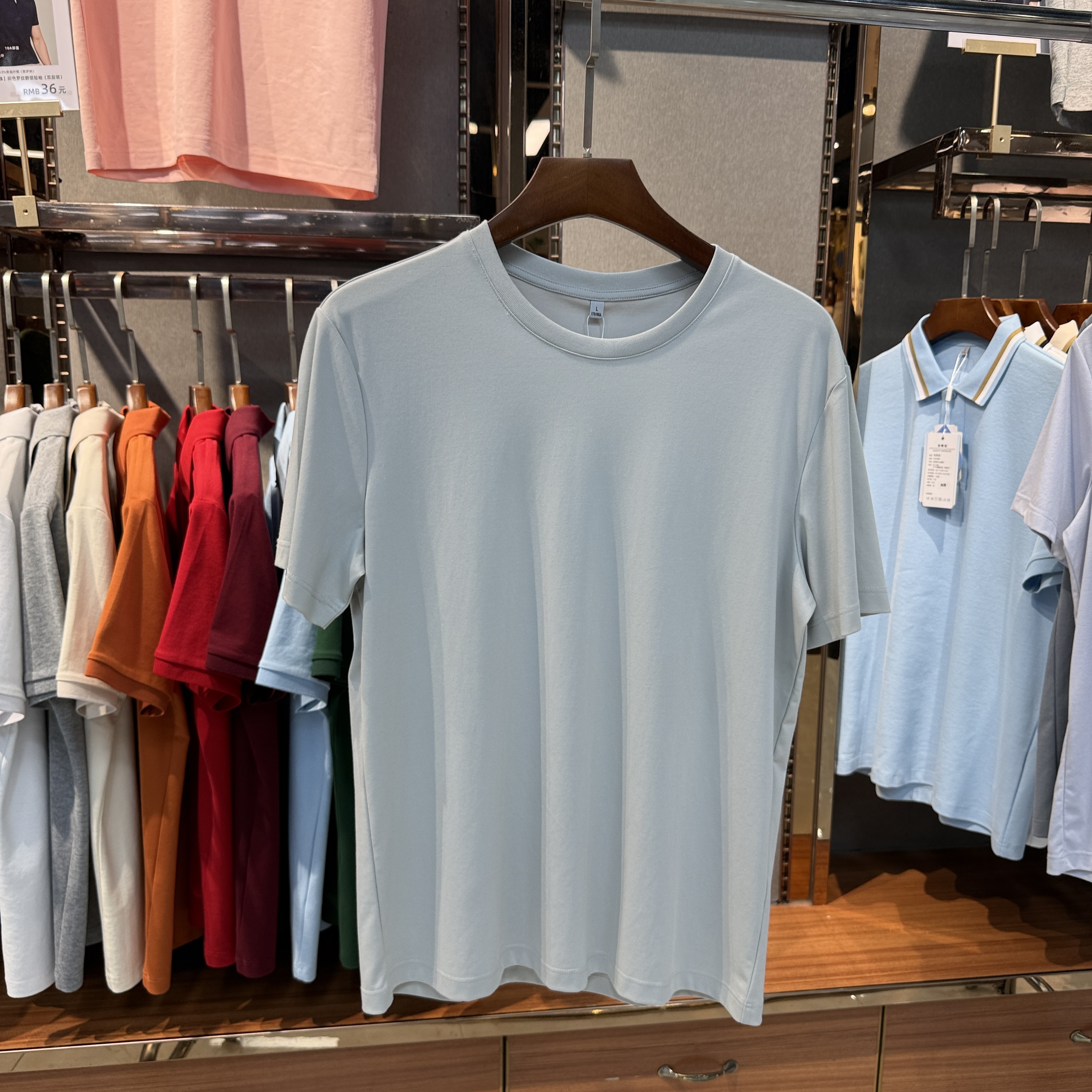 SKS770 61% Pima Cotton  31.1% Polyester 7.9% Spandex T-shirt