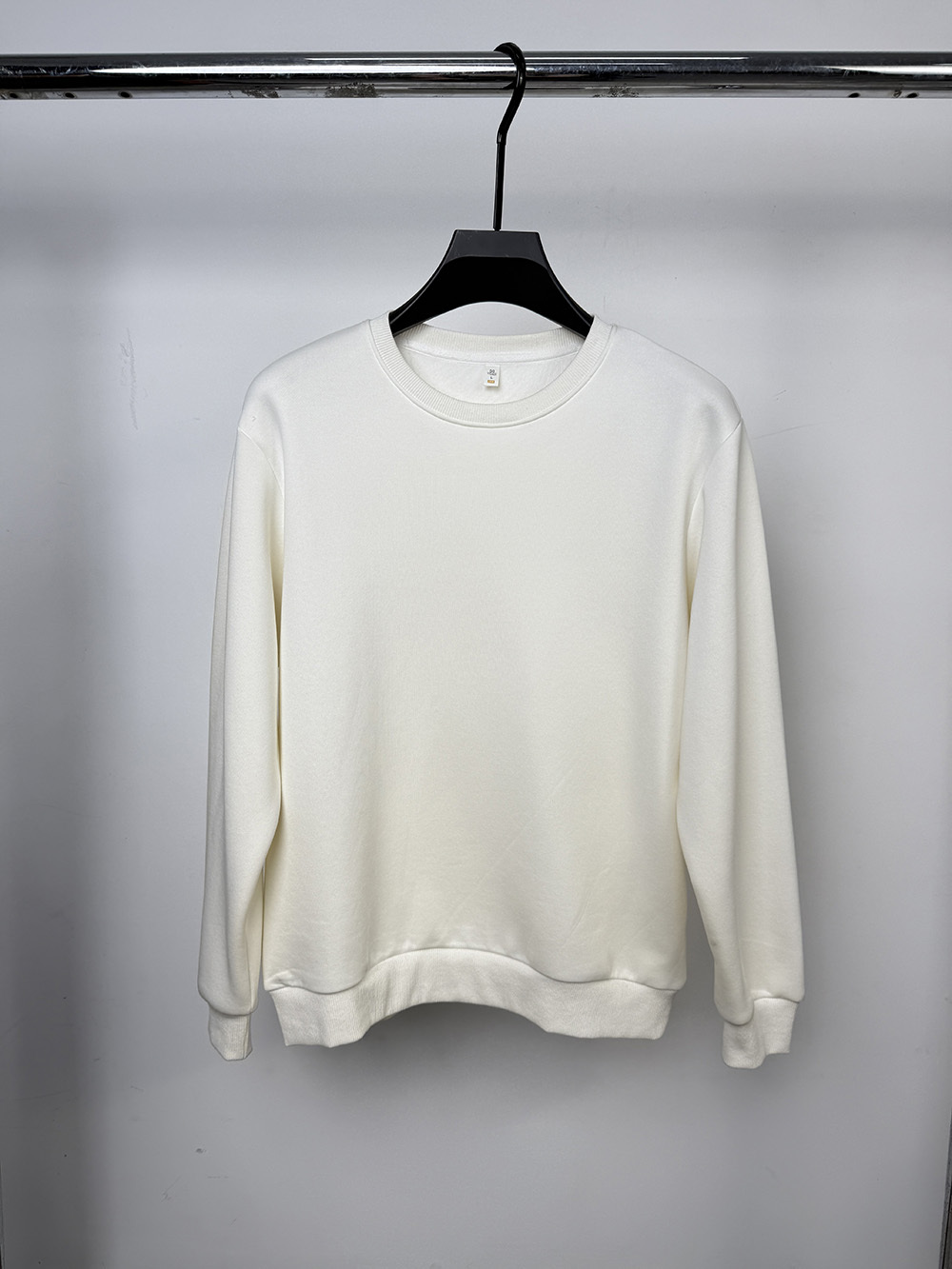 MX52120 60.7% Cotton 37.2% Polyester 2.1% Mulberry Silk Long-Sleeve T-Shirt