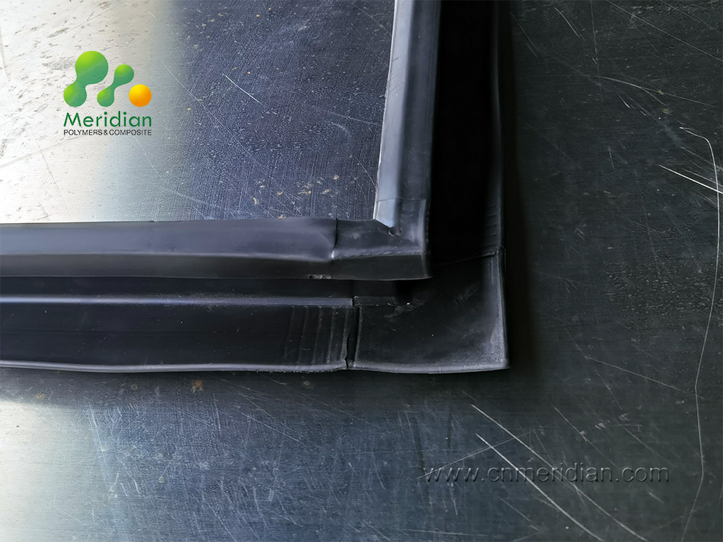 Hot-vulcanized corner-sealed frame