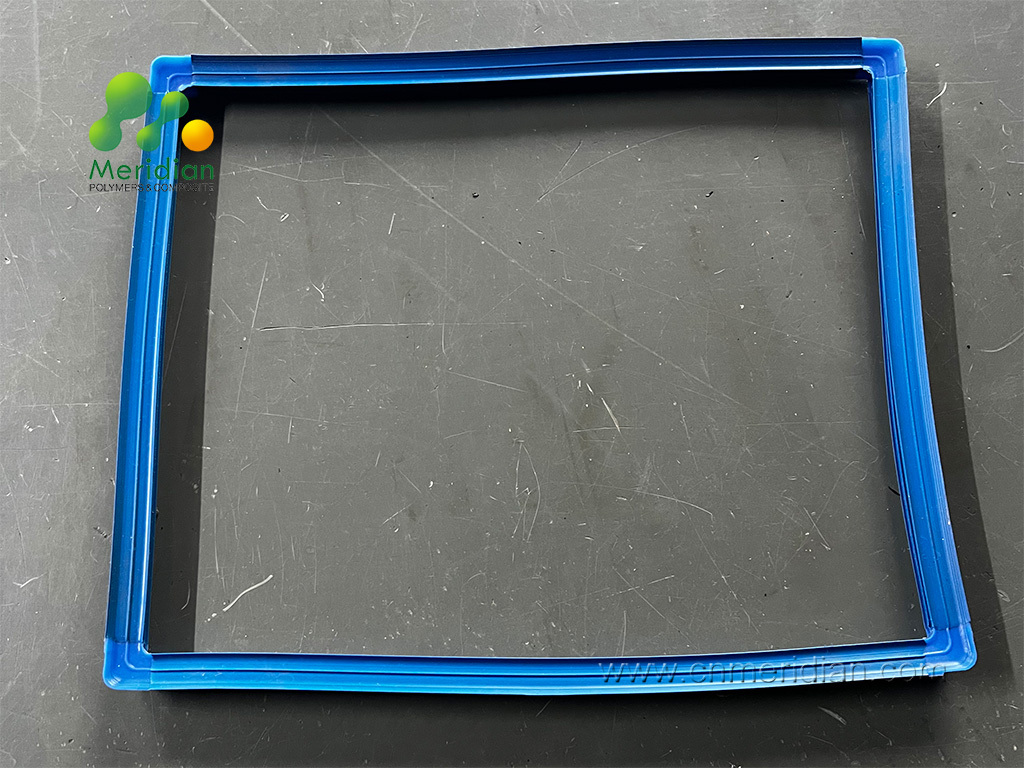 Hot-vulcanized corner-sealed frame