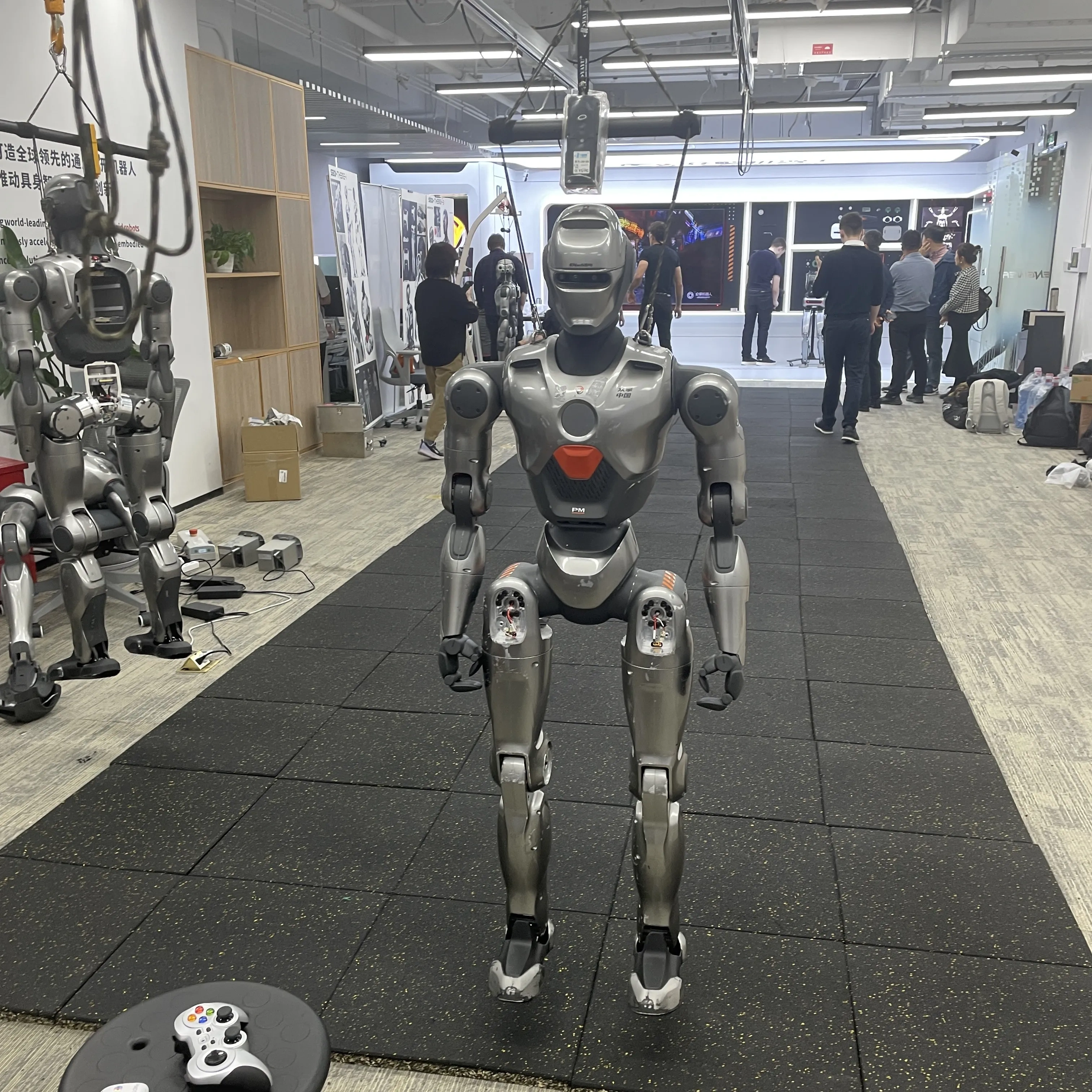 Engineai Bipedal Humanoid Robot Natural Gait First Front Flip Smart Robot Stand and Walk Support Second Development