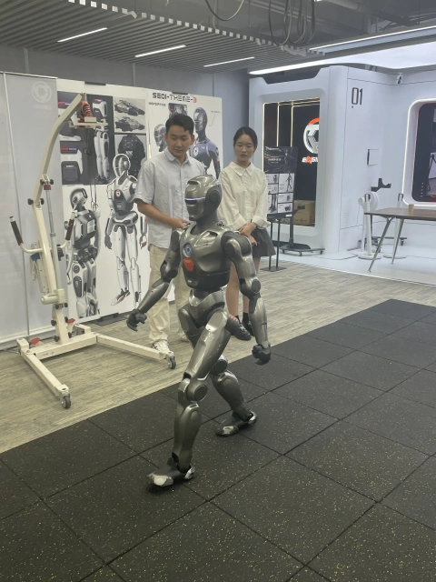 Engineai Bipedal Humanoid Robot Natural Gait First Front Flip Smart Robot Stand and Walk Support Second Development