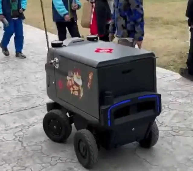 Outdoor Delivery Robot University Package Delivery Unmanned Automatic Self Driving