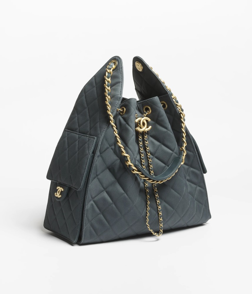 CHANEL 25 Medium Handbag