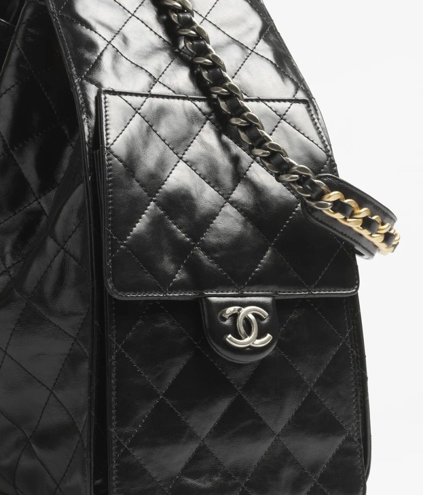 CHANEL 25 Medium Handbag