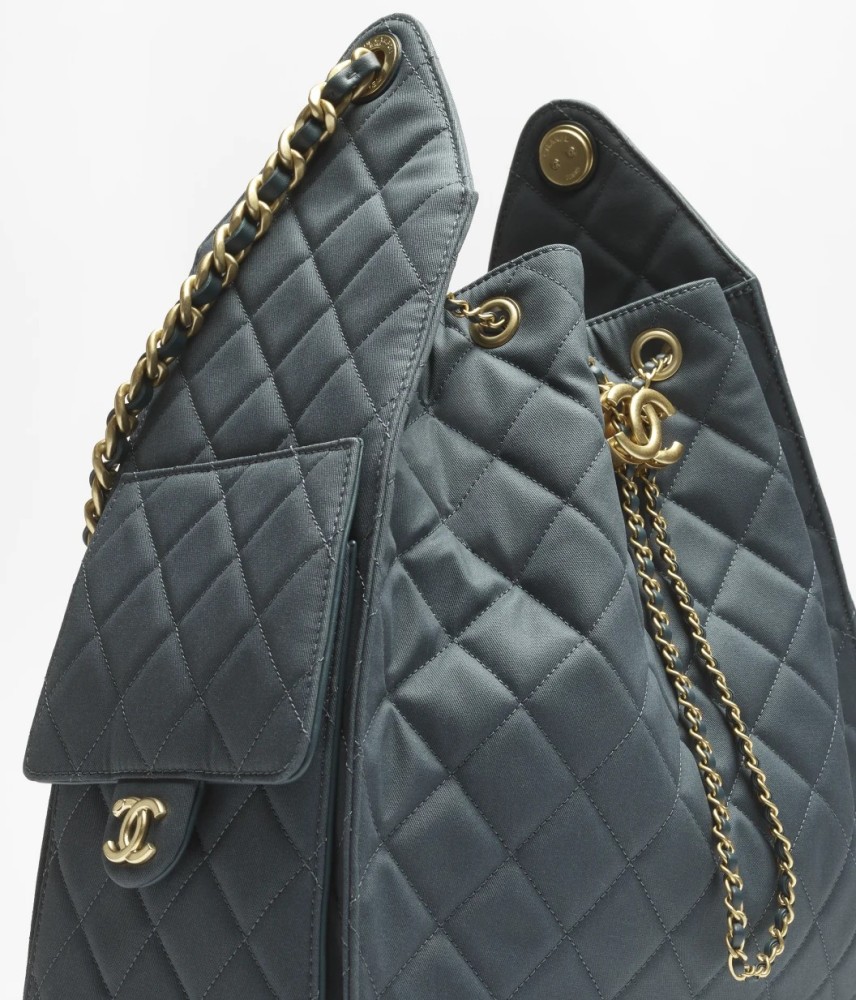 CHANEL 25 Medium Handbag