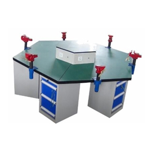 Bancada de trabalho com torno de bancada, equipamentos educacionais, materiais didáticos, equipamentos de treinamento para redes inteligentes.