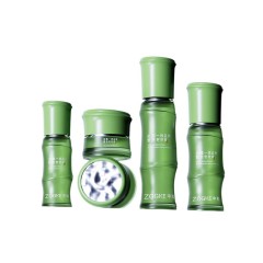 The manufacturer has ready stock of 40ml, 100ml, 120ml pump bottles (for lotion and serum) and 30g, 50g jars (for cream) as a set, offering wholesale of refillable containers.