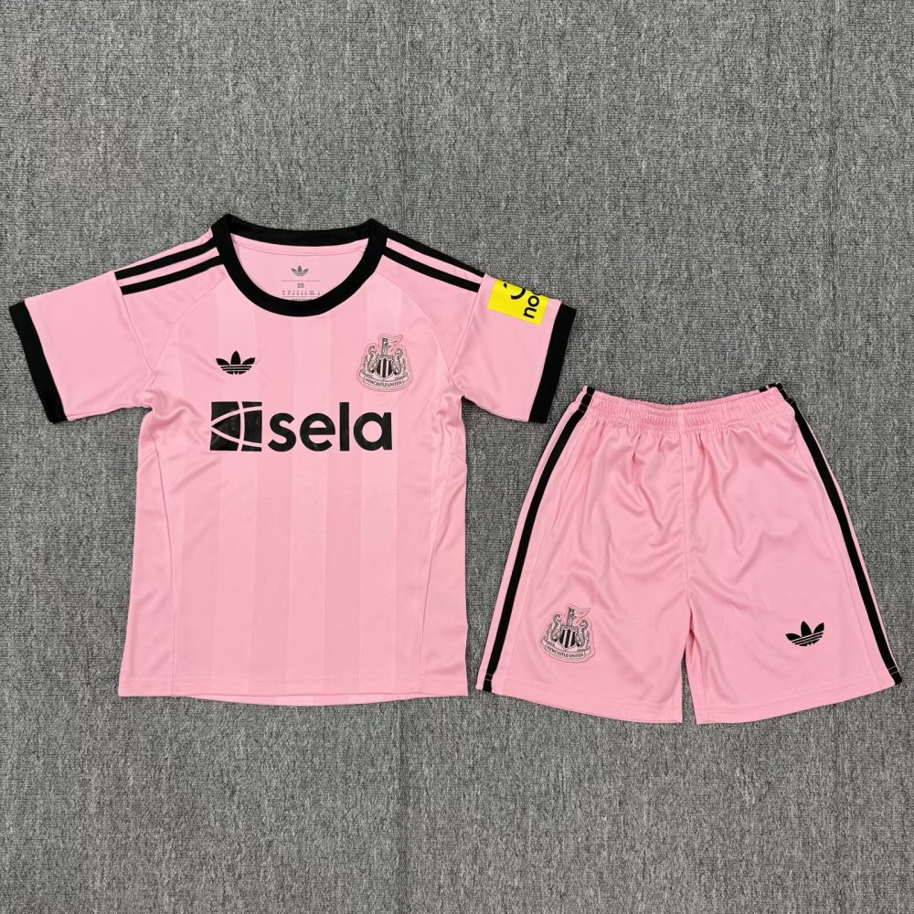 2025/26 Newcastle United Goalkeeper Jersey Pink Kids Sizes