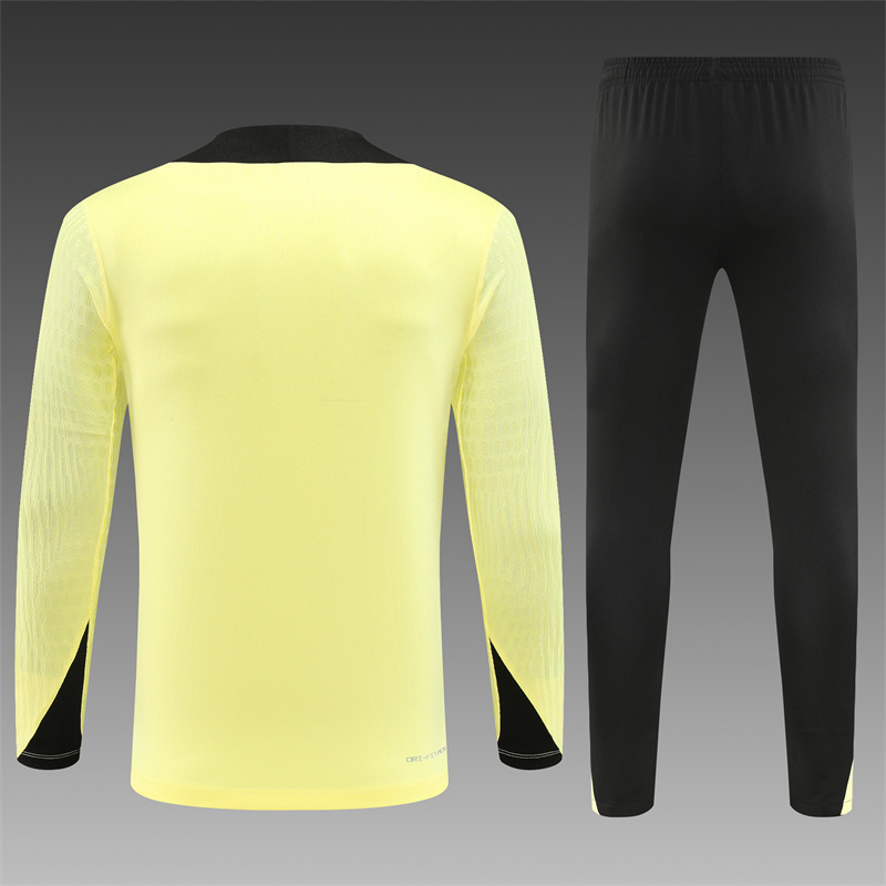 2425 Liverpool light yellow winter long sleeved training suit set Kids size [player version]