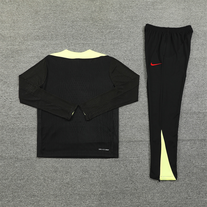 2425 Liverpool black and yellow winter long sleeved training suit set Kids size [player version]
