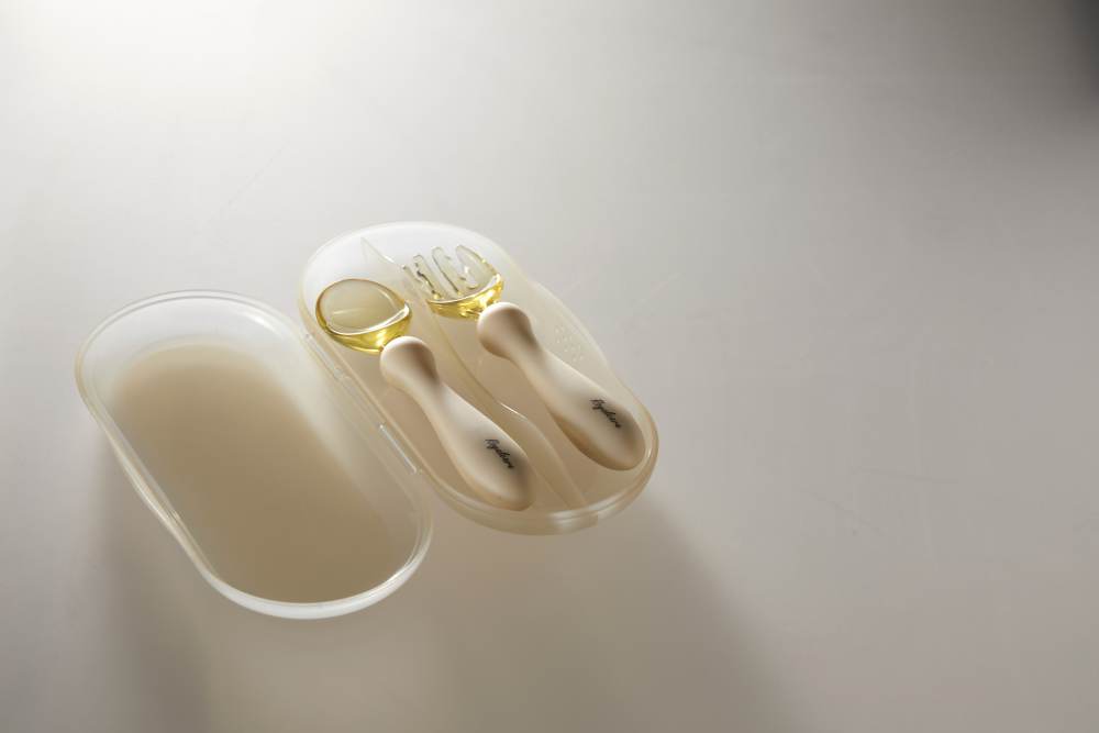 Royalcare Baby Feeding Training Set - Bendable Silicone Ingot-Shaped Spoon