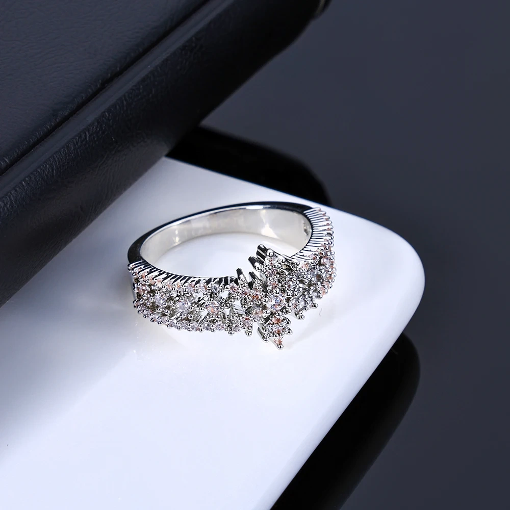 NY Luxury Cubic Zirconia Brass Hollow Snowflake Ring High End Jewelry for Gatherings Stylish Women Ring