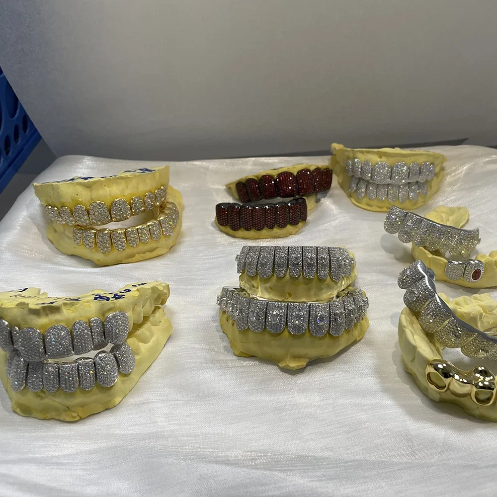 Hip Hop Custom Per Cut Grillz Personalized Big VVS Moissanite Diamond Mens 925 Silver Sterling Deep Cut Grillz Teeth Decoration